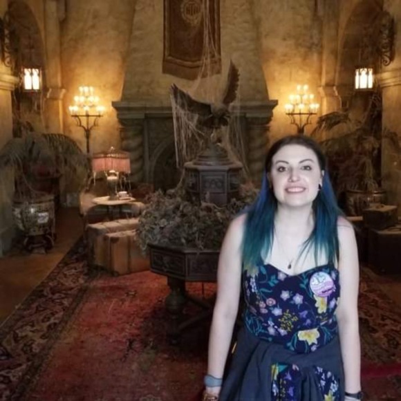 Meet your Posher, Brianna - Picture 2 of 4